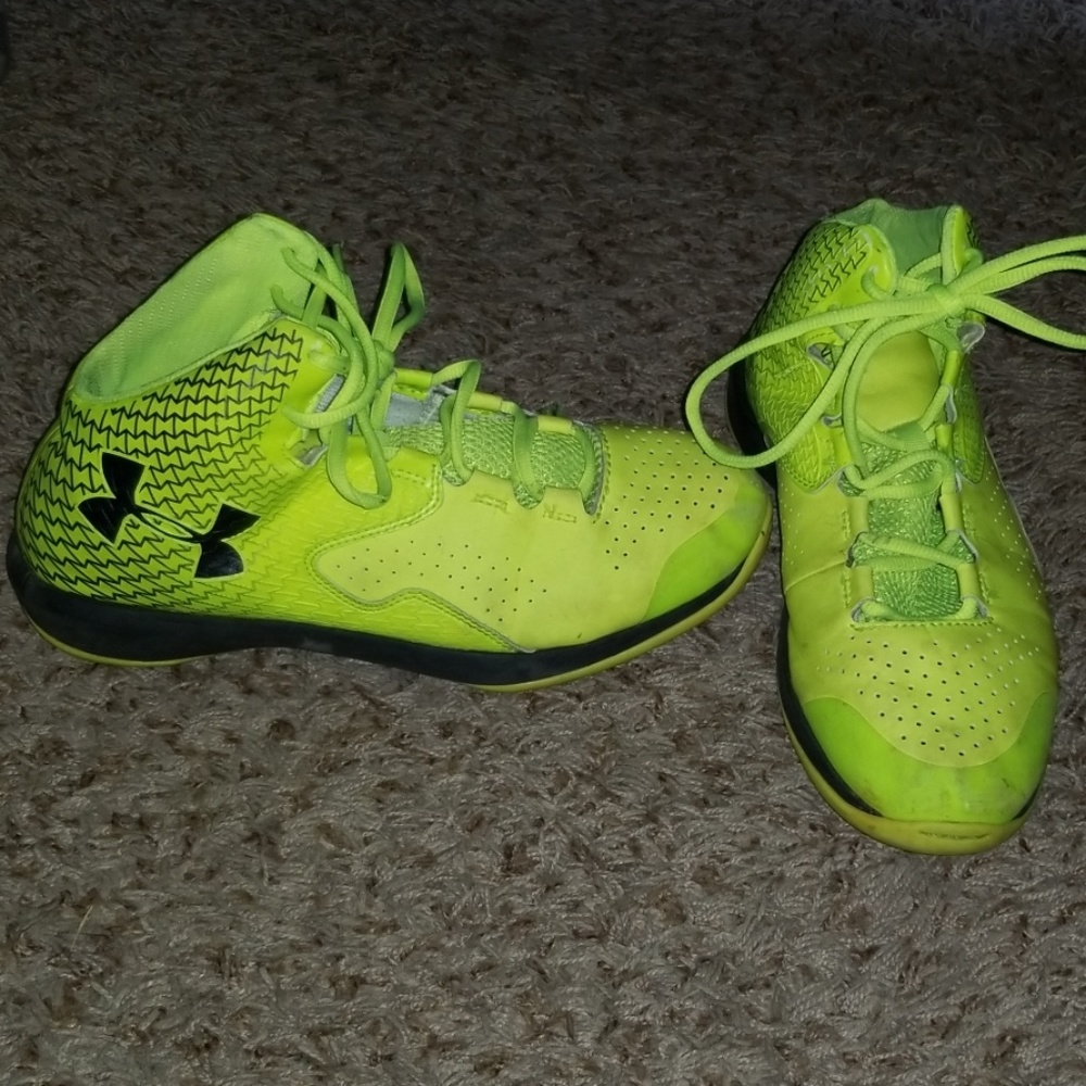 Boys under armour basketball shoes